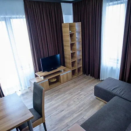 Beach Vibe 2 Summerland Mamaia